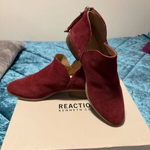 KENNETH COLE REACTION women suede ankle boots/burgundy size 6